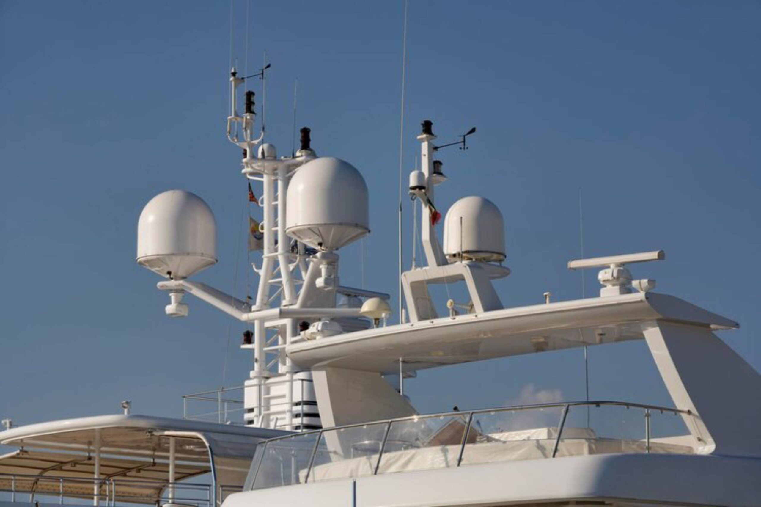 infographic showing cruise ship internet connection via satellite
